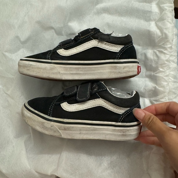 Bundle of three toddler shoes - Picture 12 of 16